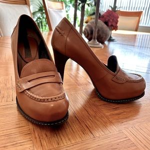 Banana Republic platform Quinn heels. Butterscotch Sz 7. With original box.
